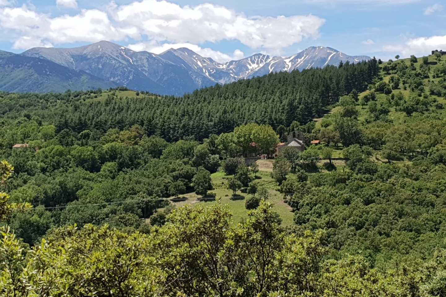 1_Area-view-of-the-mountains-The-Pyrenees